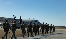 THẾ GIỚI 24H: Mỹ bắt đầu đưa người nhập cư trái phép tới giam giữ tại Vịnh Guantanamo