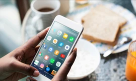 Hộ nghèo và cận nghèo được hỗ trợ trang bị điện thoại thông minh