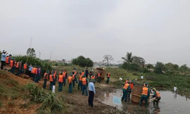 Bảo vệ an toàn cho hệ thống đê là nhiệm vụ rất quan trọng 