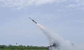 Ấn Độ phóng tên lửa đất-đối-không giữa căng thẳng với Pakistan