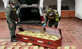 Giấu cần sa trong quan tài cũng không qua được mắt cảnh sát