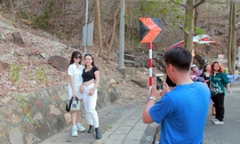 Xếp hàng chờ check-in ở Vũng Tàu ngày lễ