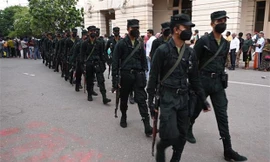 Binh sỹ Sri Lanka gác tại Phủ Tổng thống ở Colombo. (Ảnh: AFP/TTXVN)