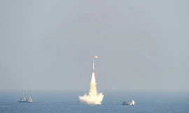 Tên lửa đạn đạo K-4 được phóng trên biển