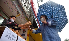 Nghìn chiếc bánh miễn phí đong đầy yêu thương cho người khó khăn mùa dịch COVID-19