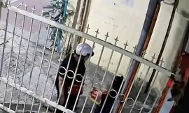 Xác minh clip bé trai bị đánh tới tấp vì bán không hết bánh