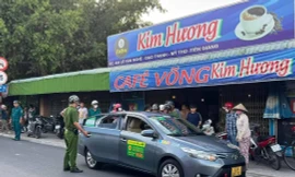 Đang nằm võng nghỉ mệt bị bạn mang dao chém lìa ngón tay