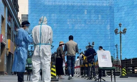 Bắc Kinh siết chặt giao thông công cộng để ngăn COVID-19