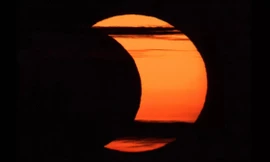 Ngày mai diễn ra Nhật thực cuối cùng của năm, Việt Nam xem vào lúc mấy giờ?