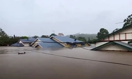 Úc: Mưa lớn nhấn chìm nhiều thị trấn, hàng chục nghìn người được lệnh sơ tán 