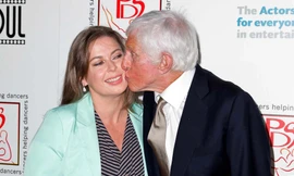 Bí quyết tràn đầy sinh lực của cụ ông 96 tuổi sống khỏe với cô vợ kém gần 50 tuổi 