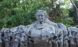 Phụ nữ Việt Nam qua những tượng đài miền Trung