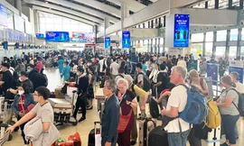 Đề xuất tăng trần giá vé máy bay, miễn visa du lịch