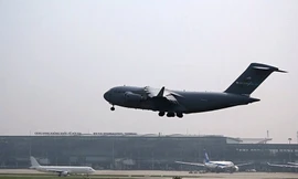 'Siêu máy bay' phục vụ Tổng thống Mỹ đến Hà Nội