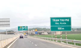 Chờ Quốc hội quyết định việc thu phí cao tốc đầu tư công 