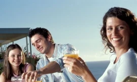 Cẩn trọng ăn uống khi đi du lịch