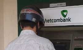 Ngân hàng ồ ạt thay 'áo' mới