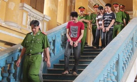 Đâm chém kinh hoàng để... bênh vợ