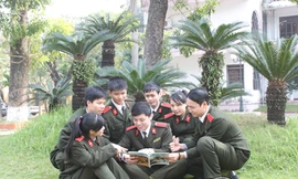 Chàng trai nghèo lo sa mạc hóa