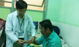 Hút ngày hai gói thuốc lá = mất chân