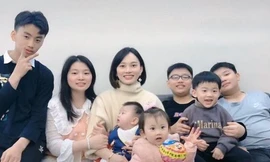 Hot girl 8X, 13 năm sinh 7 con mà vẫn trẻ như đôi mươi, lý do đẻ nhiều vì sợ bỏ lỡ gen tốt