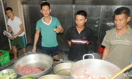 Những 'anh nuôi' trên tàu ra Trường Sa