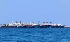 Bức ảnh do Philippines công bố về sự hiện diện của các tàu Trung Quốc ở đá Ba Ðầu.