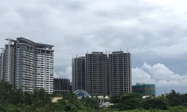 Hàng 'chất đống' nhưng giá BĐS vẫn không giảm