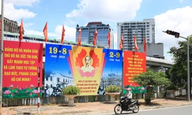 Phố phường Hà Nội trang hoàng cờ hoa chào mừng ngày lễ lớn 2/9 