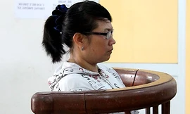 Người đàn bà lột quần áo ‘tình địch’ được hưởng án treo