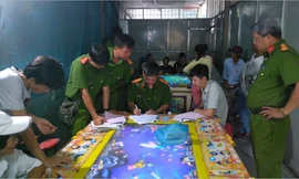 Tiền Giang: Tiêu hủy hàng trăm máy game bắn cá