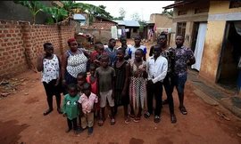 Bà mẹ 40 tuổi sinh 44 đứa con ở Uganda bị cấm đẻ