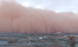 Cơn bão bụi khổng lồ nuốt chửng thị trấn ở Australia