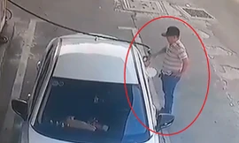 Tài xế ôtô vào đổ xăng rồi quỵt tiền