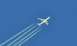 Tại sao máy bay để lại những vệt trắng như mây trên bầu trời 