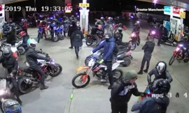 Băng đảng đi xe máy đổ xô tới trộm cắp trạm xăng