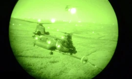 Cận cảnh quá trình tiếp nhiên liệu trên không của trực thăng HC-130N