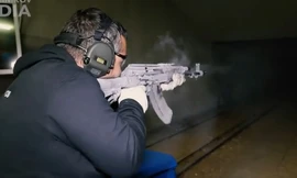 Súng AK Nga vẫn bắn lia lịa dù bị đóng băng âm 50 độ C