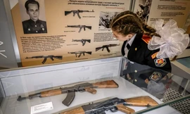 Nga vinh danh cha đẻ súng AK