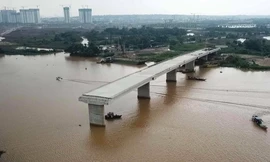 Cầu hơn 350 tỷ xây dang dở vì vướng 10 hộ dân