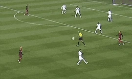 Thủ môn Mỹ gây sốt với 3 pha cản phá liên tiếp