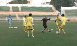 Ông Park chơi bóng ma