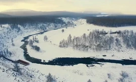 Kỳ lạ, dòng sông không đóng băng dưới tiết trời -40 độ