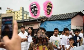 Rợn người xem lễ hội ăn chay độc đáo ở Thái Lan