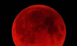 Vì sao Mặt Trăng chuyển màu đỏ khi nguyệt thực?