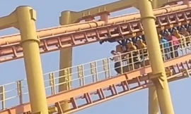 Người chơi bị treo ngược trên tàu lượn ở độ cao 60m do bị cắt điện