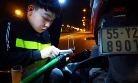 Đội cứu hộ xuyên đêm trên quốc lộ