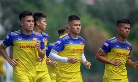 Chuẩn bị Sea Games, U22 Việt Nam rèn thể lực giữa trưa nắng