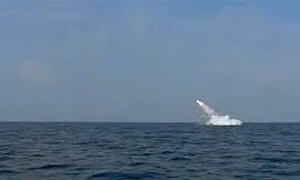 Iran khoe sản xuất hàng loạt tên lửa hành trình phóng từ tàu ngầm