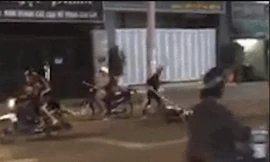 Hàng chục thiếu niên hỗn chiến trong đêm